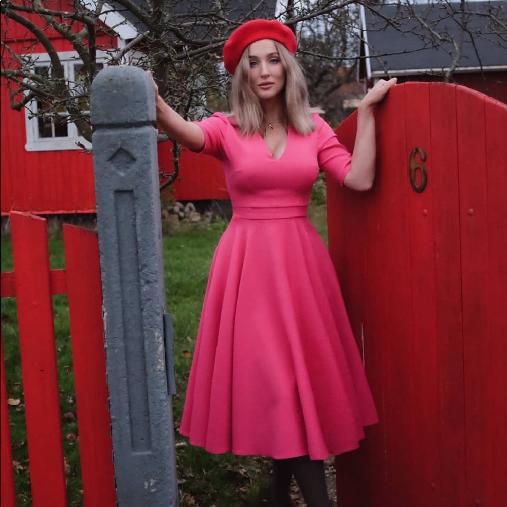 NWOT The Pretty Dress Company Myla in Raspberry US 4/UK 8